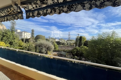 Apartment for sale in BEAULIEU-SUR-MER  - 3 rooms - 98 m&sup2; 