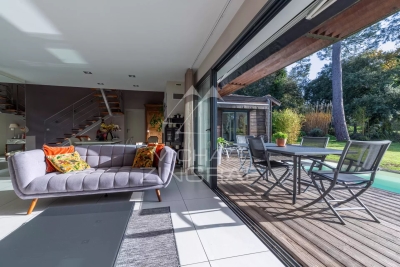 House for sale in ARCACHON  - 7 rooms - 192 m&sup2; 
