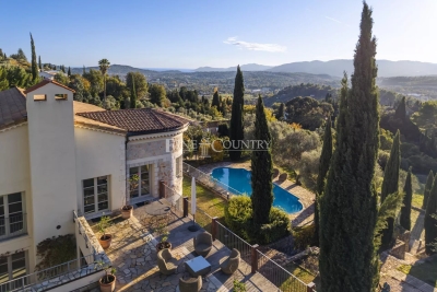 House for sale in GRASSE  - 7 rooms - 400 m&sup2; 