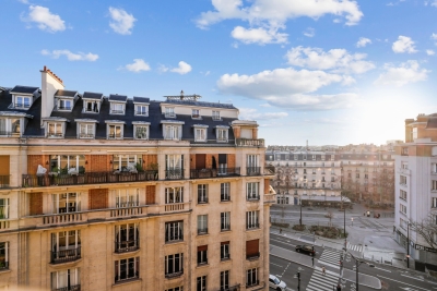 Apartment for sale in PARIS 17EME  - 5 rooms - 110 m&sup2; 