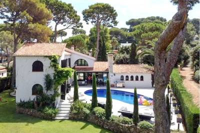 House for sale in CAP D'ANTIBES  - 6 rooms - 260 m&sup2; 