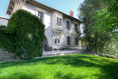 House for sale in UZÈS  - 6 rooms - 217 m&sup2; 